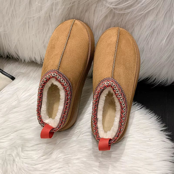 Warm women's mules, super cozy slip-on shoes for casual indoor-outdoor everyday wear.