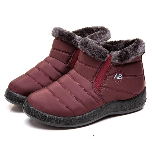 Comfortable women's winter boots with cozy lining, ideal for long walks & cold weather travel.