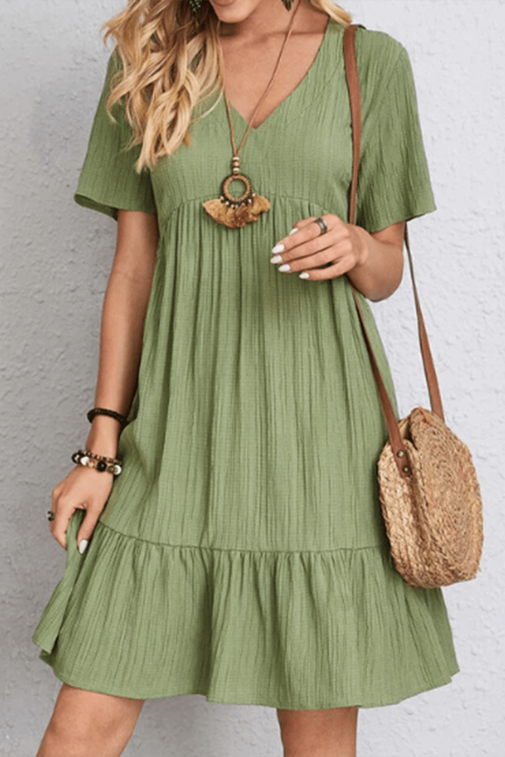 Minimalist women's midi dress, designed for effortless style & comfort. Versatile everyday fashion.