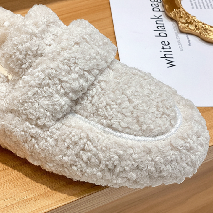 Warm women's indoor slippers with cozy fleece lining, perfect non-slip footwear for home comfort
