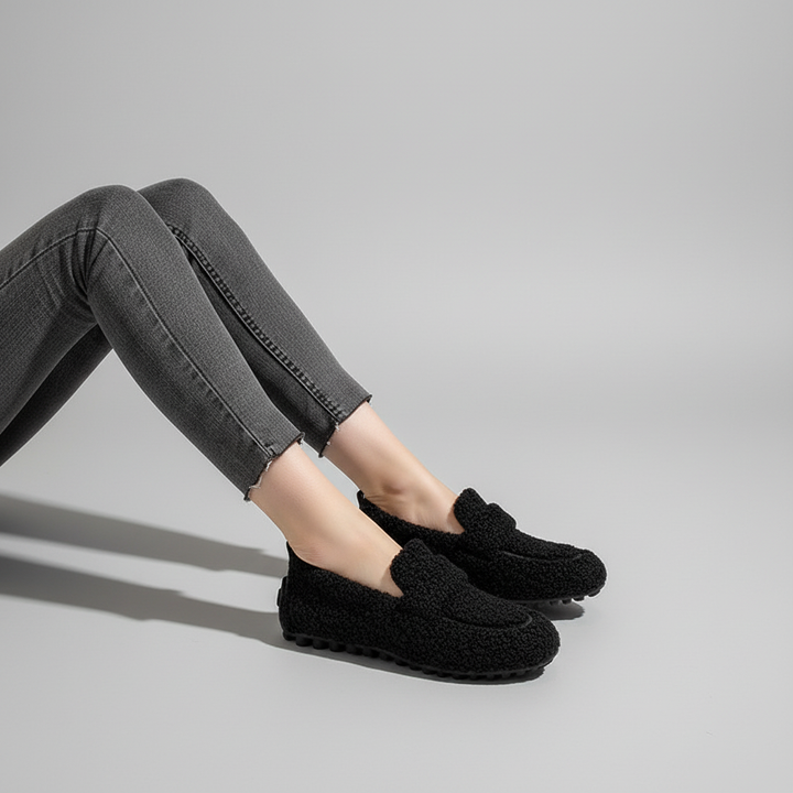 Comfortable women's slippers, fleece-lined FluffStep design, ideal for cozy indoor wear