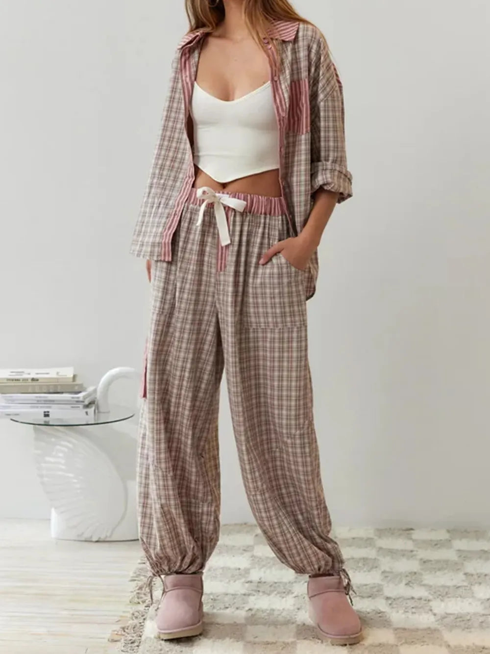 Warm women's fleece pajama set, ideal loungewear for ultimate relaxation and cozy evenings.