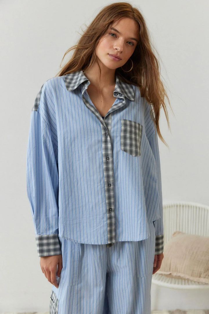Warm fleece women's pajama set, stylish sleepwear for comfortable winter evenings.