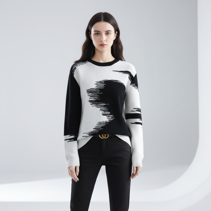 Cozy women's round neck gradient sweater, a fashionable and warm winter knitwear staple