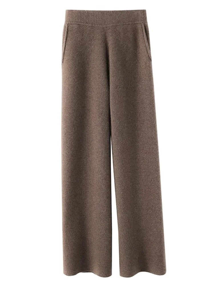 Versatile women's high-waisted comfort pants. Soft, cozy, and warm for loungewear, everyday wear, or casual outings.