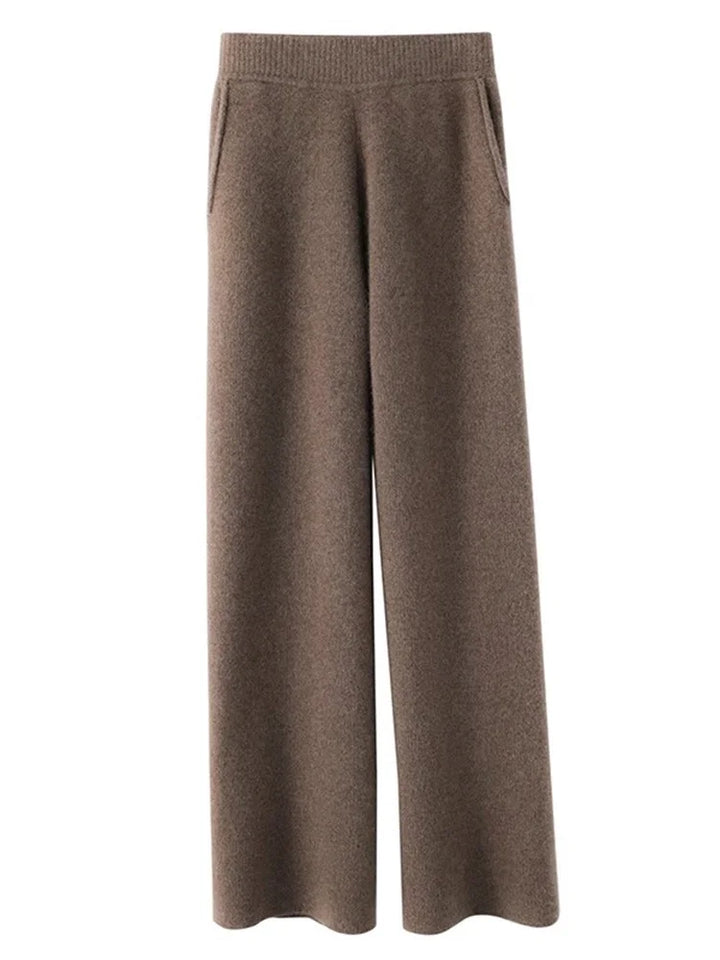 Versatile women's high-waisted comfort pants. Soft, cozy, and warm for loungewear, everyday wear, or casual outings.