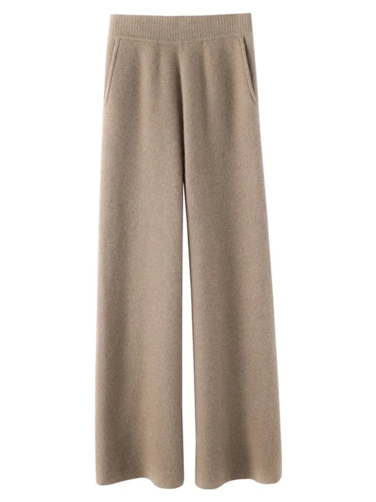 Stylish women's high-waisted pants. Cozy, warm comfort pants with relaxed fit, perfect for winter and loungewear.