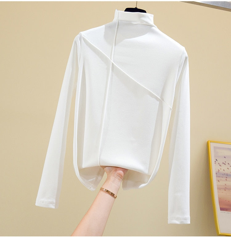 Chic women's long-sleeve knit turtleneck top, a comfortable & versatile layering piece for cold weather.