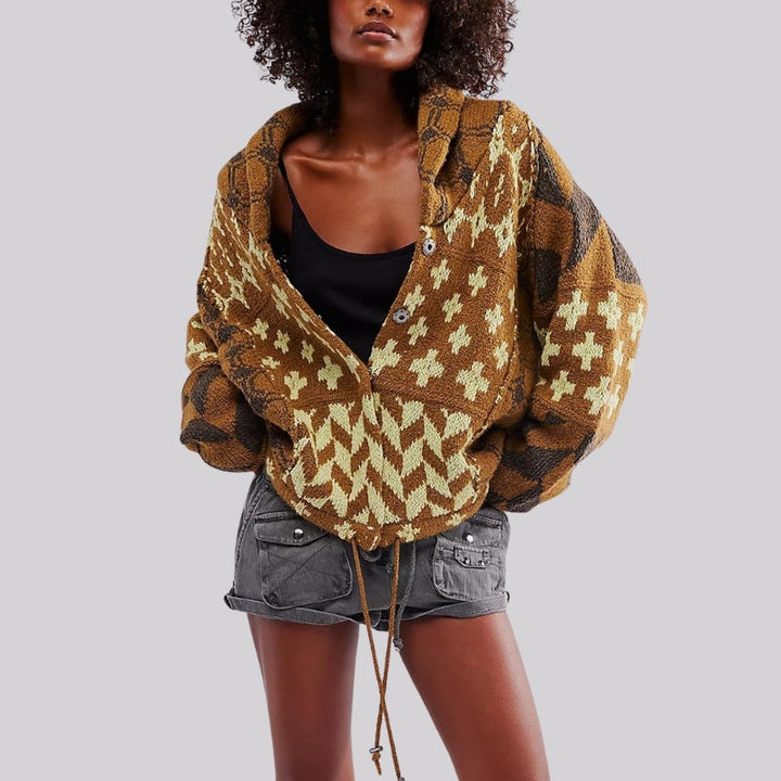 Warm women's oversized knitted cardigan, ideal for layering. Cozy outerwear & fall fashion essential.
