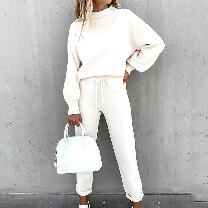 Women's cozy loungewear set for relaxation & stylish comfort at home.