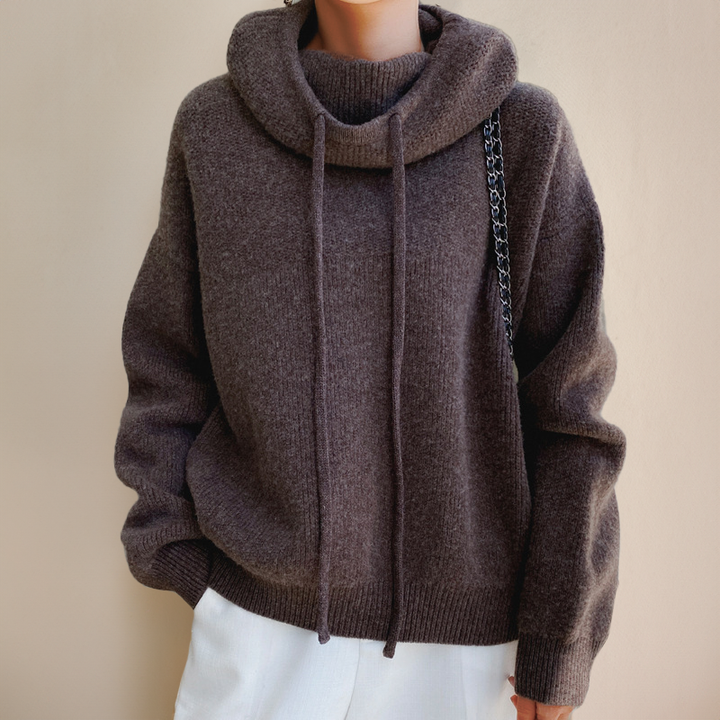 Soft women's high-collar pullover sweater in merino wool, elegant long-sleeve cozy top.
