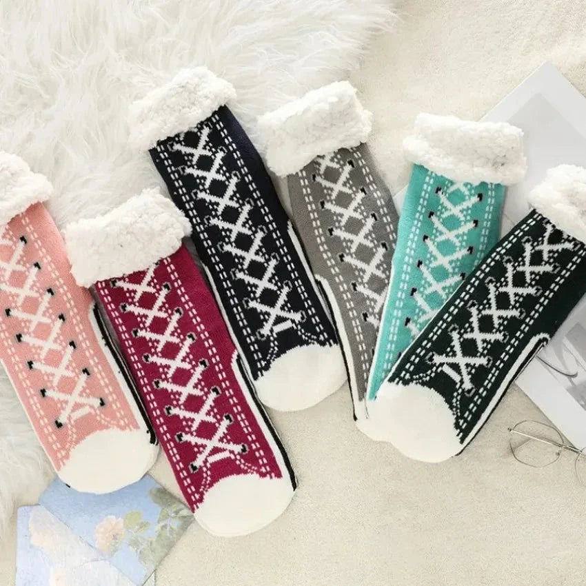 Women's anti-slip no-show sneaker socks, perfect for everyday wear, ensuring a cozy and secure fit.
