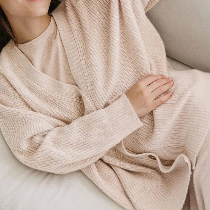 Emery Damesvest: Cozy oversized cocoon cardigan for women, relaxed fit & stylish.