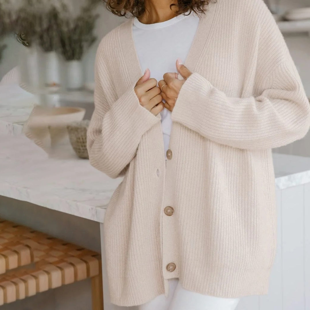 Women's fall fashion cocoon cardigan, oversized knitwear for comfortable layering.