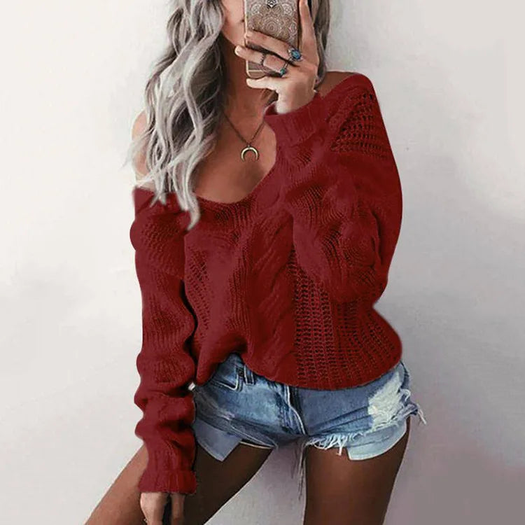 Soft women's oversized knit sweater, long sleeve. Ideal for cozy fall fashion and comfortable winter days.