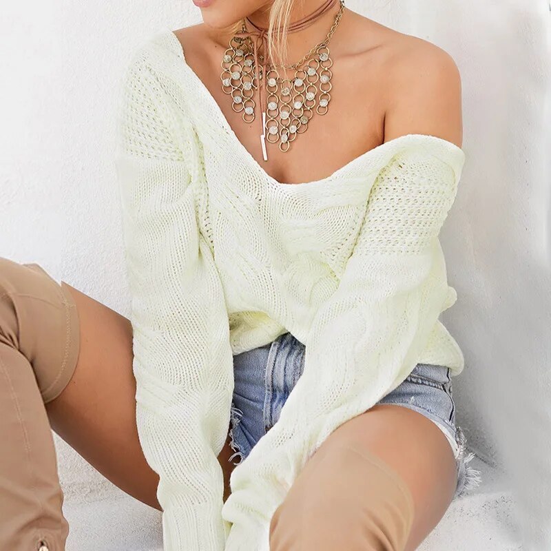 Cozy women's long sleeve sweater with a round neck. Oversized, relaxed fit, a versatile top for any season.