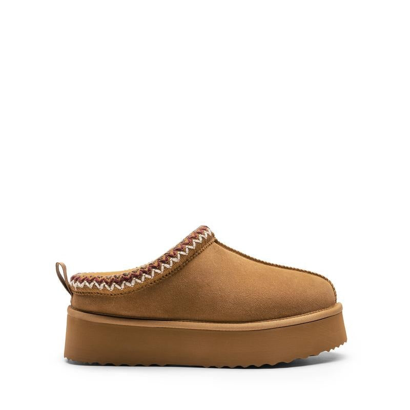 Women's cozy platform house slippers, perfect for indoor & outdoor wear.