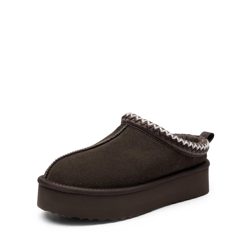 Soft women's platform slippers, great for indoor comfort or quick outdoor trips.