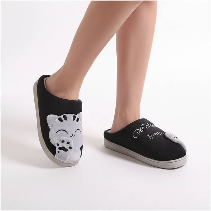 Elegant women's house shoes, purple, high-quality plush, offering warmth and a non-slip grip