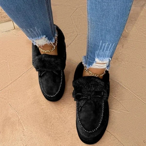 Comfortable women's slip-on cotton shoes, featuring plush lining & round toe for cozy winter style.