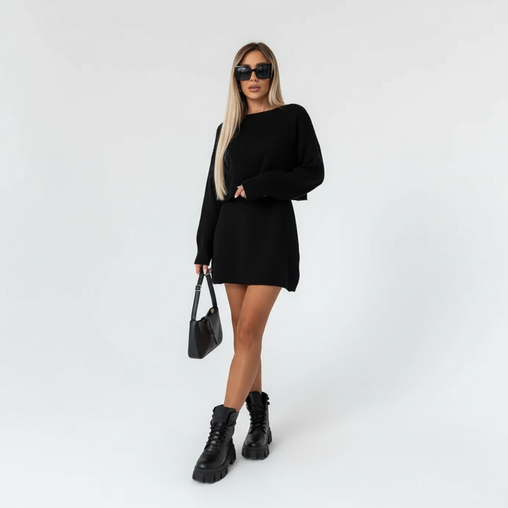 Casual striped tunic for women, featuring a warming design and comfortable fit.