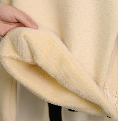 Casual yet elegant women's turtleneck sweater. A comfortable, warm long-sleeve pullover for winter.