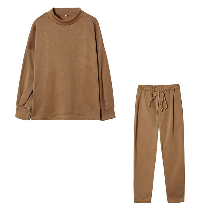 Versatile women's loungewear, cozy two-piece jogging set for winter comfort & style.