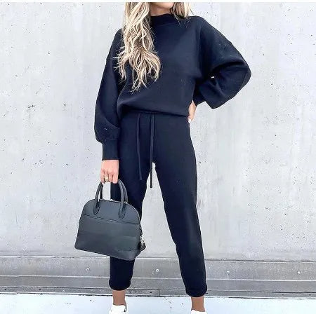 Cozy women's autumn tracksuit, two-piece with a high collar and relaxed fit for comfort.