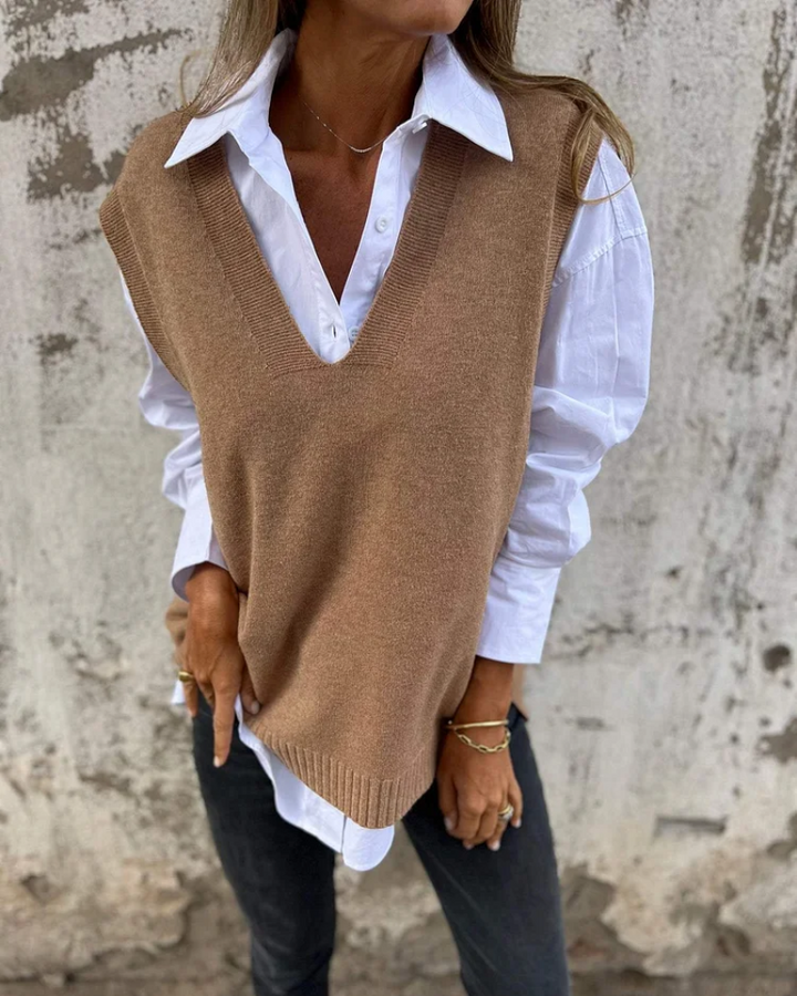 Women's cozy V-neck cardigan, perfect for comfortable layering. Ideal fall & winter everyday wear.