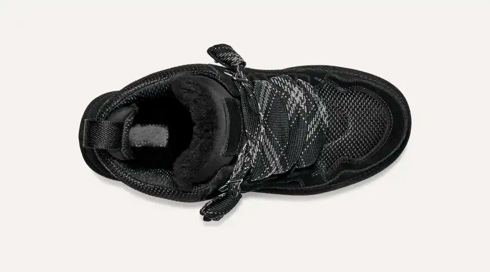 Slip-on women's winter shoes, comfortable & warm, ideal for casual wear.