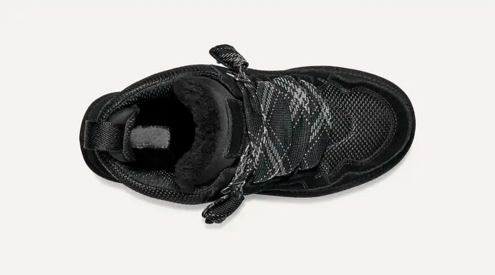 Slip-on women's winter shoes, comfortable & warm, ideal for casual wear.