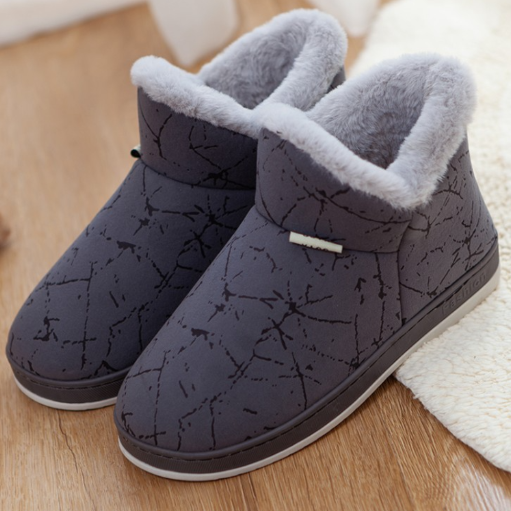 Comfortable women's winter footwear, Livia slippers, offering cozy warmth.