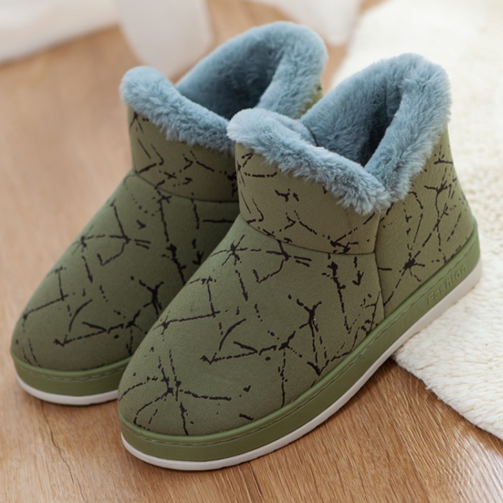 Plush, warm women's slippers, ideal for indoor comfort & winter loungewear.