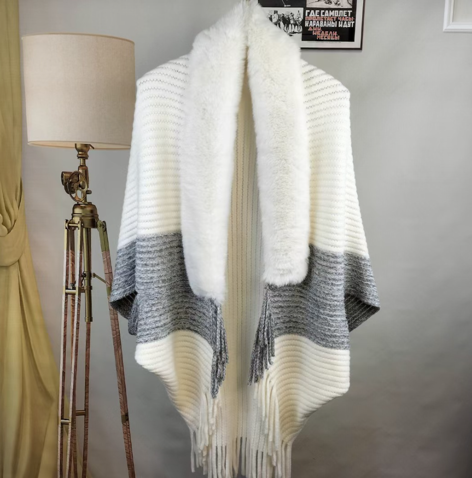 Elegant women's wrap cardigan with a luxurious faux fur collar. Cozy one-size design for winter fashion.