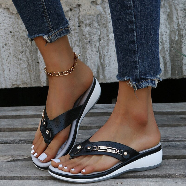 Comfortable women's cushioned flip flops with a decorative strap, perfect stylish summer shoes for daily wear & beach.
