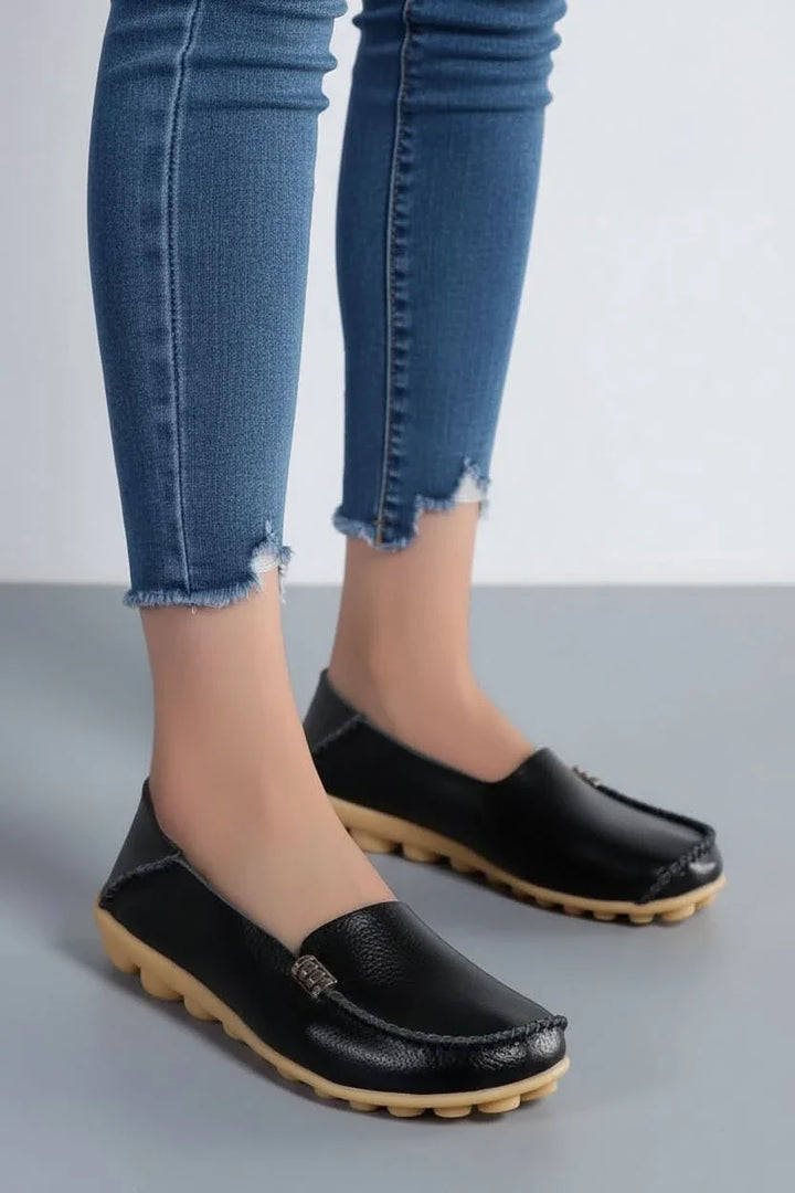 Women's cushioned round toe flat shoes for all-day comfort, ideal for everyday wear.