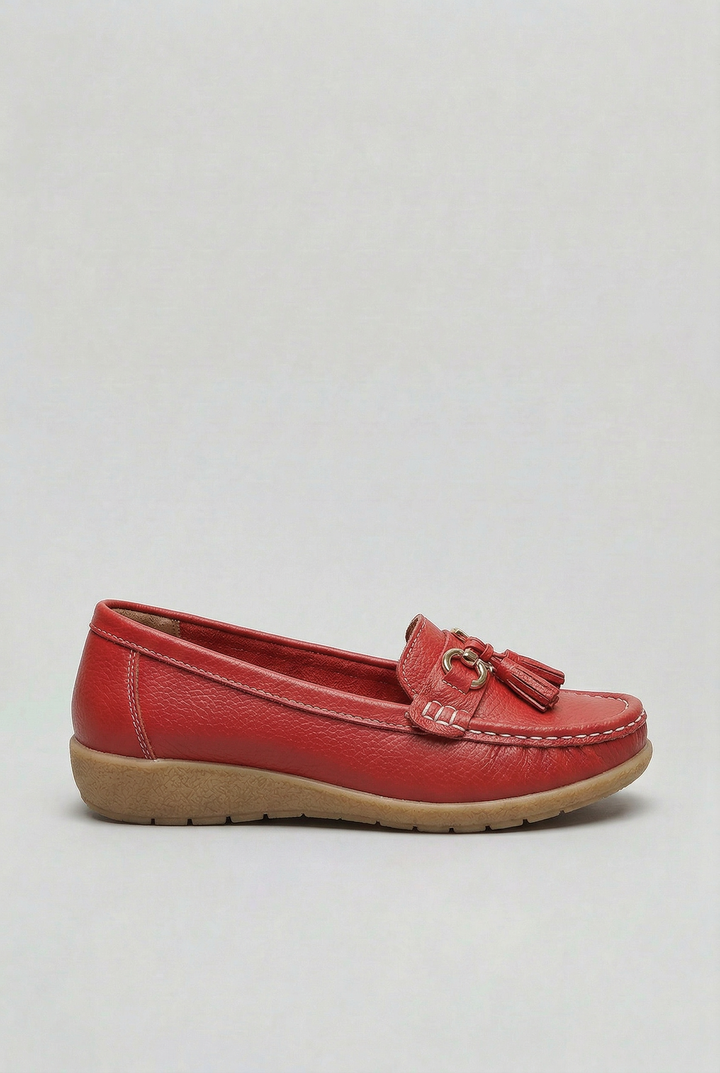 Fashionable women's slip-on loafers, blending modern style with everyday cushioned comfort.