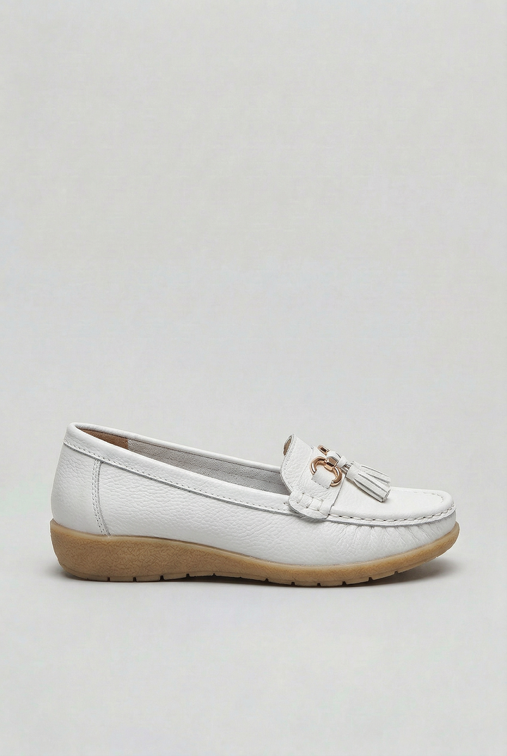 Versatile women's loafers, cushioned for comfort, suitable as casual or work shoes.