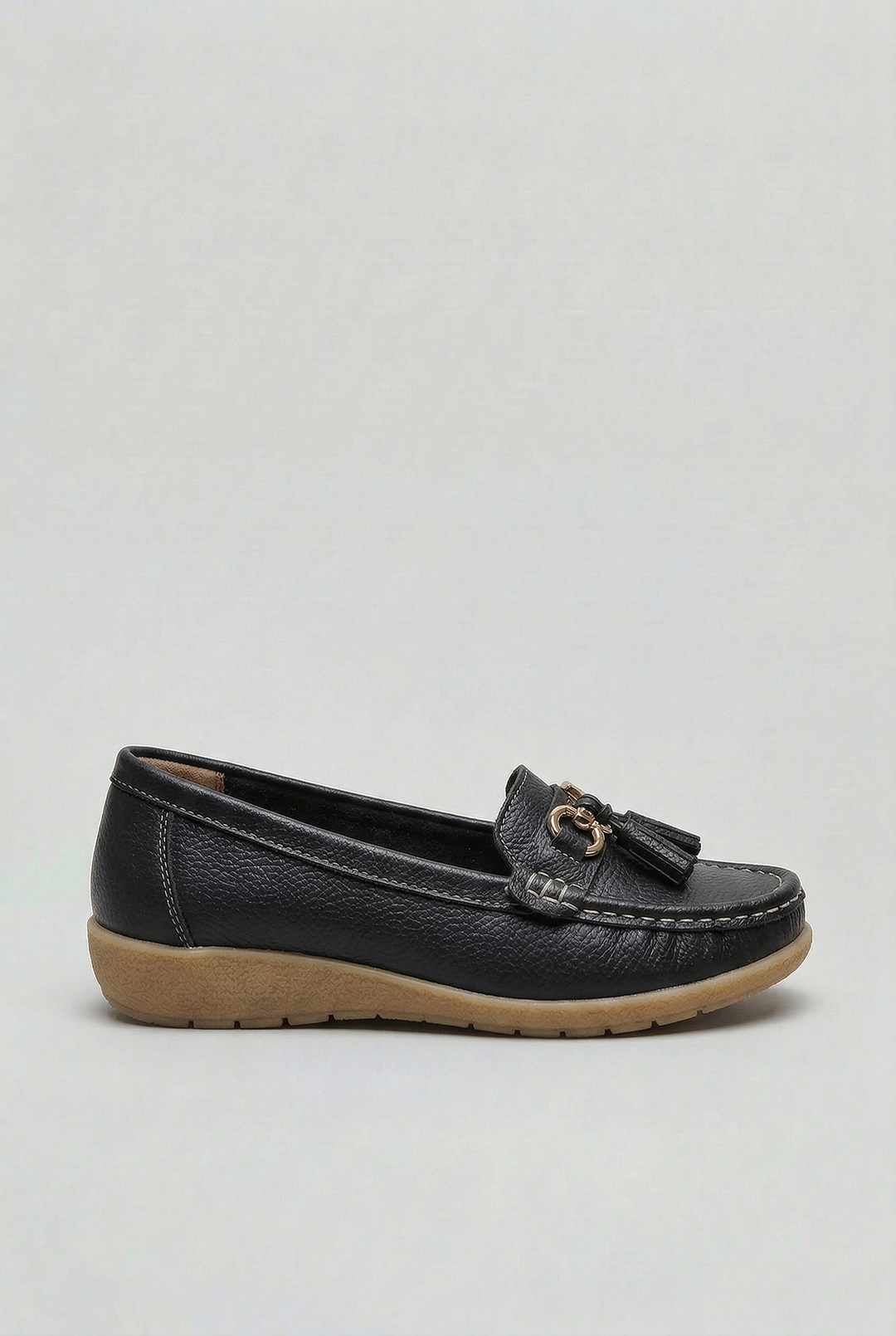 Professional women's cushioned loafers, ideal comfort shoes for long days at work.