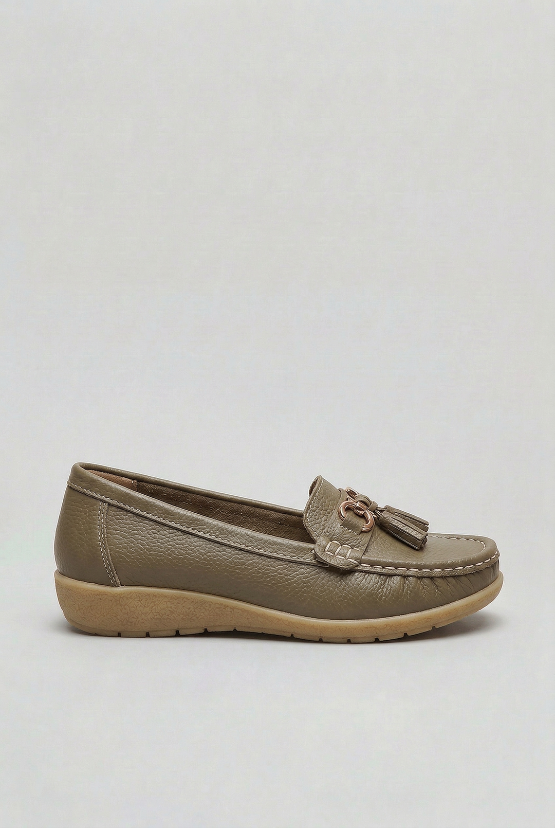 Casual women's slip-on loafers, great for everyday wear, offering walking comfort and style.