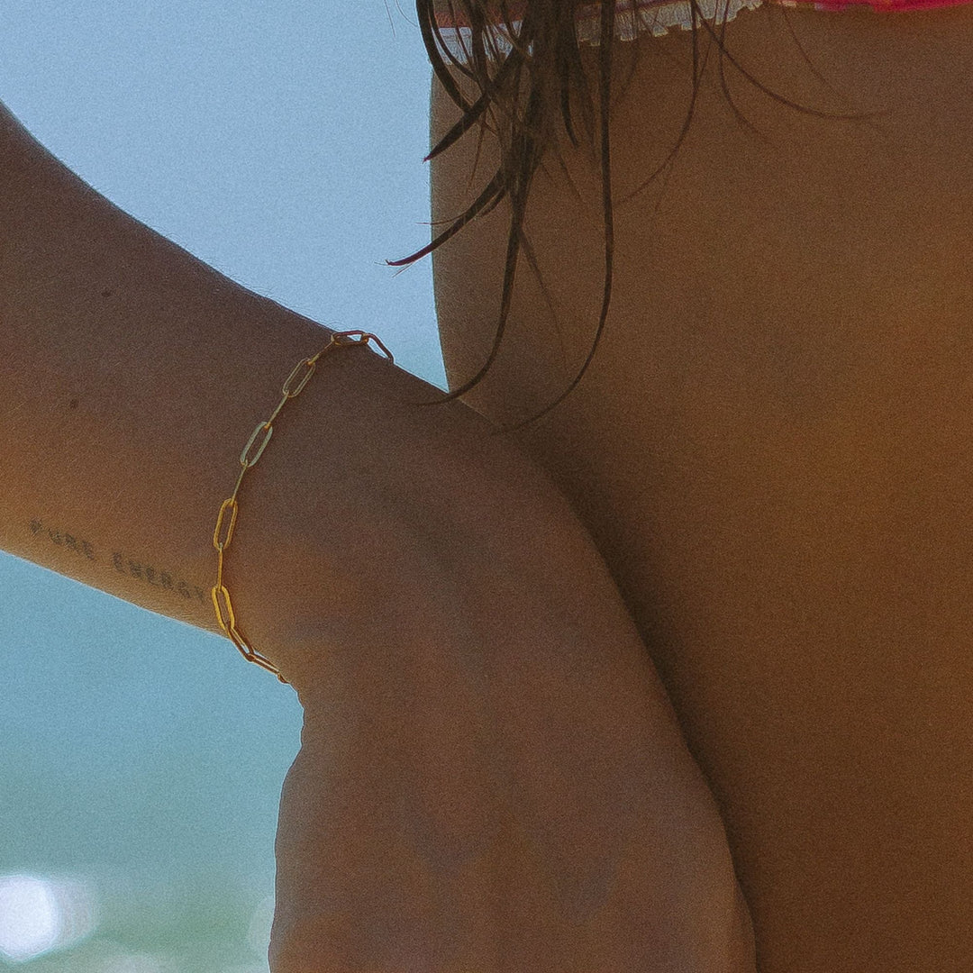 Adjustable women's paperclip link bracelet in gold. Hypoallergenic for daily wear, a minimalist & elegant accessory.