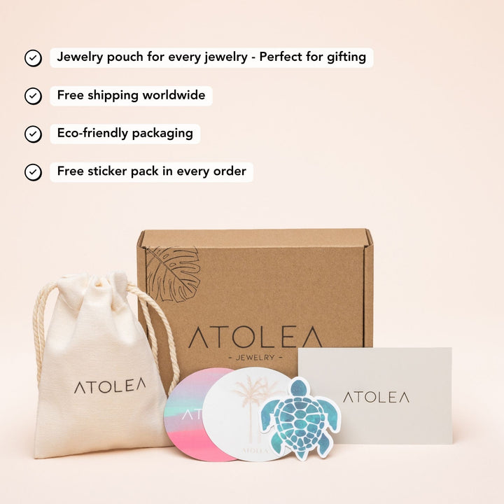 Elegant women's paperclip link chain bracelet. Dainty gold, adjustable & hypoallergenic. A perfect gift for her.