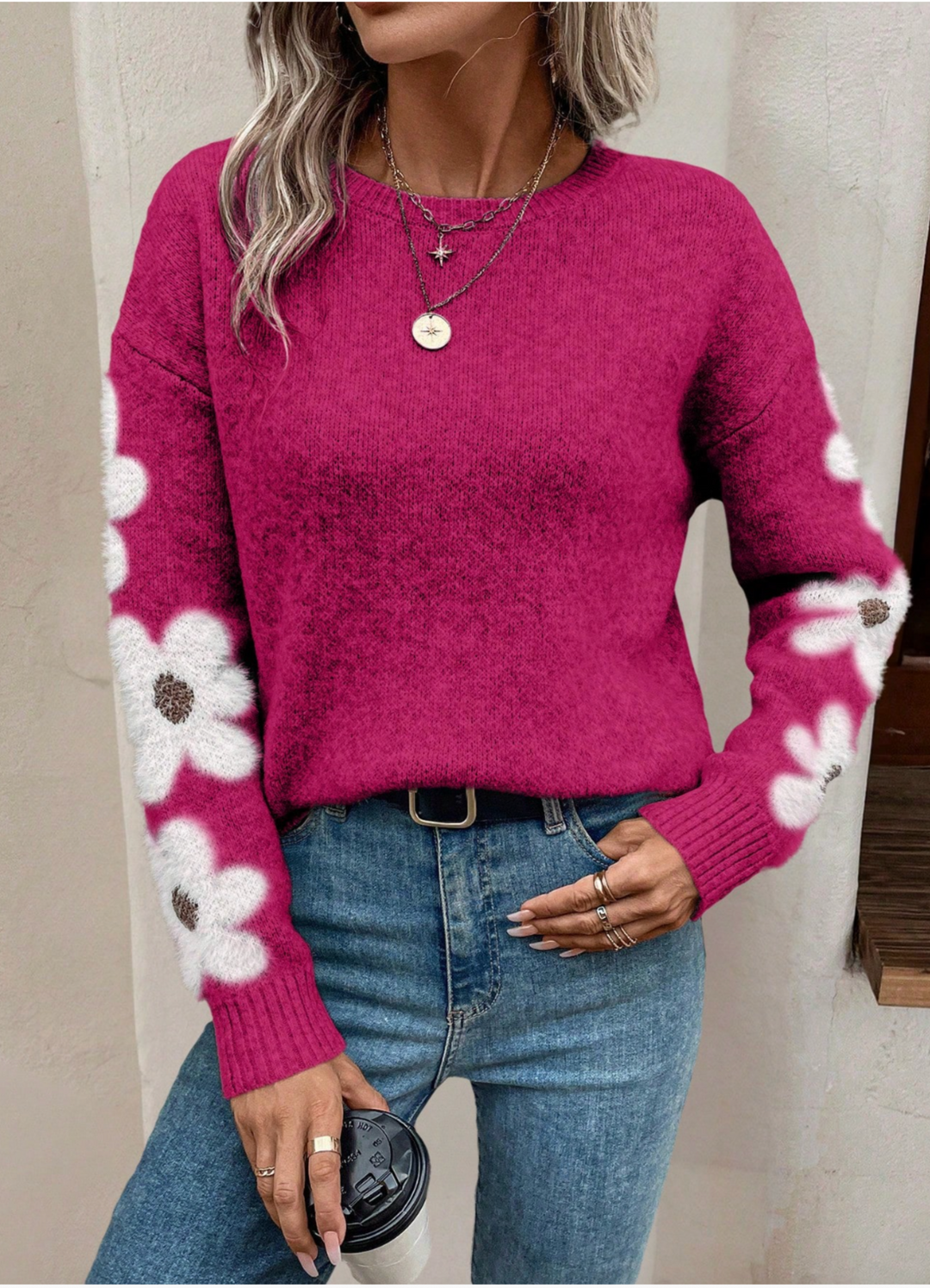 Relaxed fit women's daisy sweater. Drop shoulder, floral design, ideal for autumn wear.