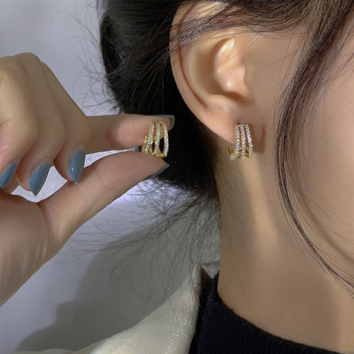 Chic women's statement earrings, brilliant and sparkling crystal drop design.