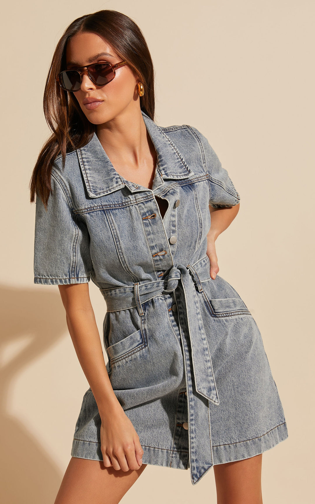 Chic denim button-down mini dress for women. Easy-to-wear everyday style, perfect for autumn comfort.