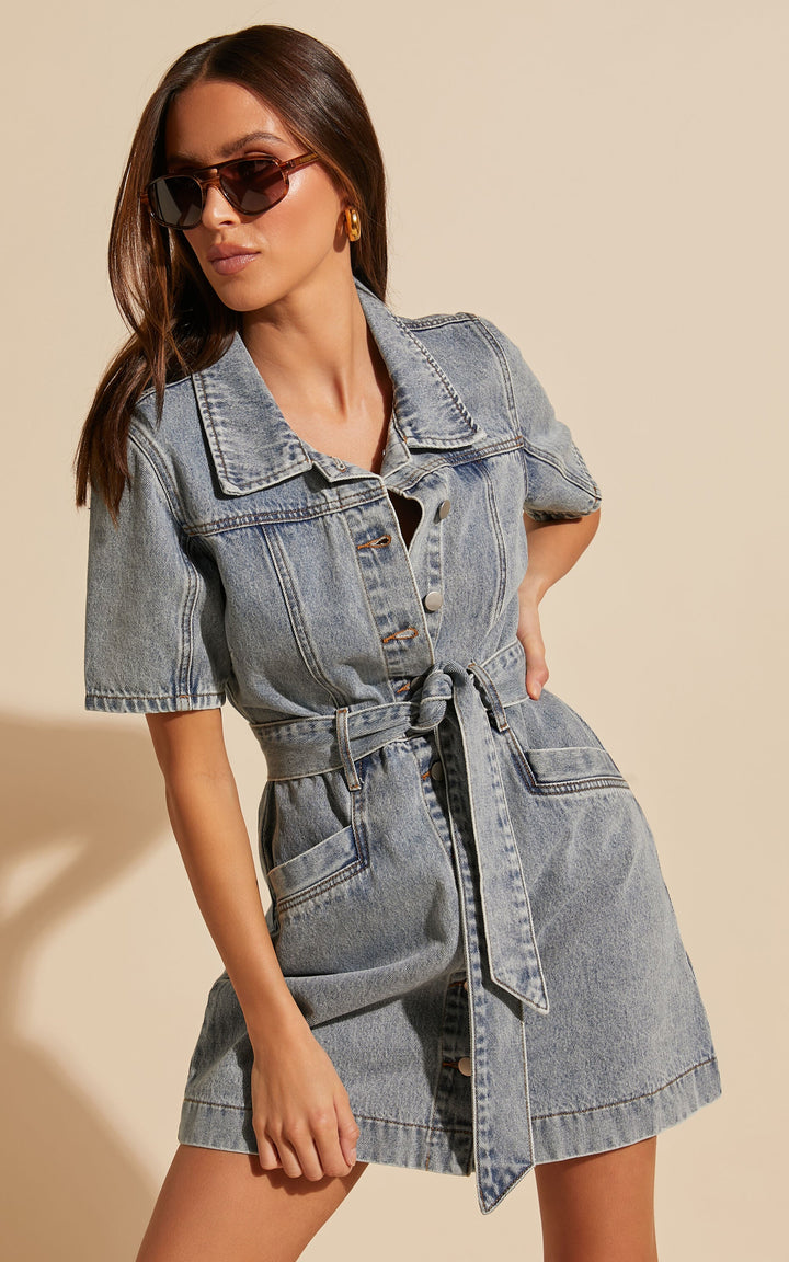 Chic denim button-down mini dress for women. Easy-to-wear everyday style, perfect for autumn comfort.