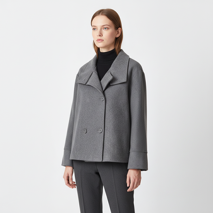 Casual double-breasted short coat for women, lined and warm, a timeless and stylish design