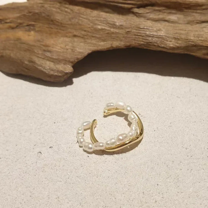 Fashionable double-band gold ring for women, showcasing a radiant freshwater pearl. A perfect gift for her.