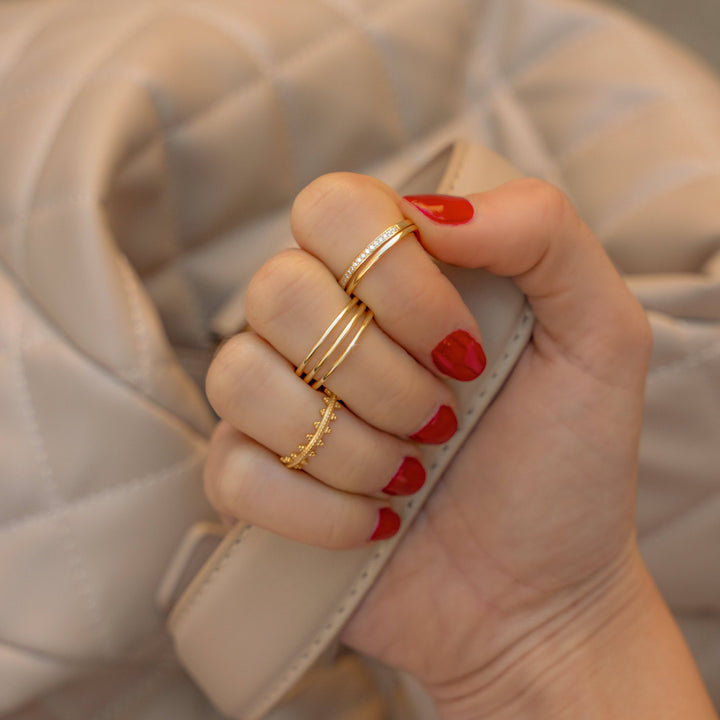 Fashionable sterling silver women's ring featuring a double zirconia design. A sparkling and delicate accessory.