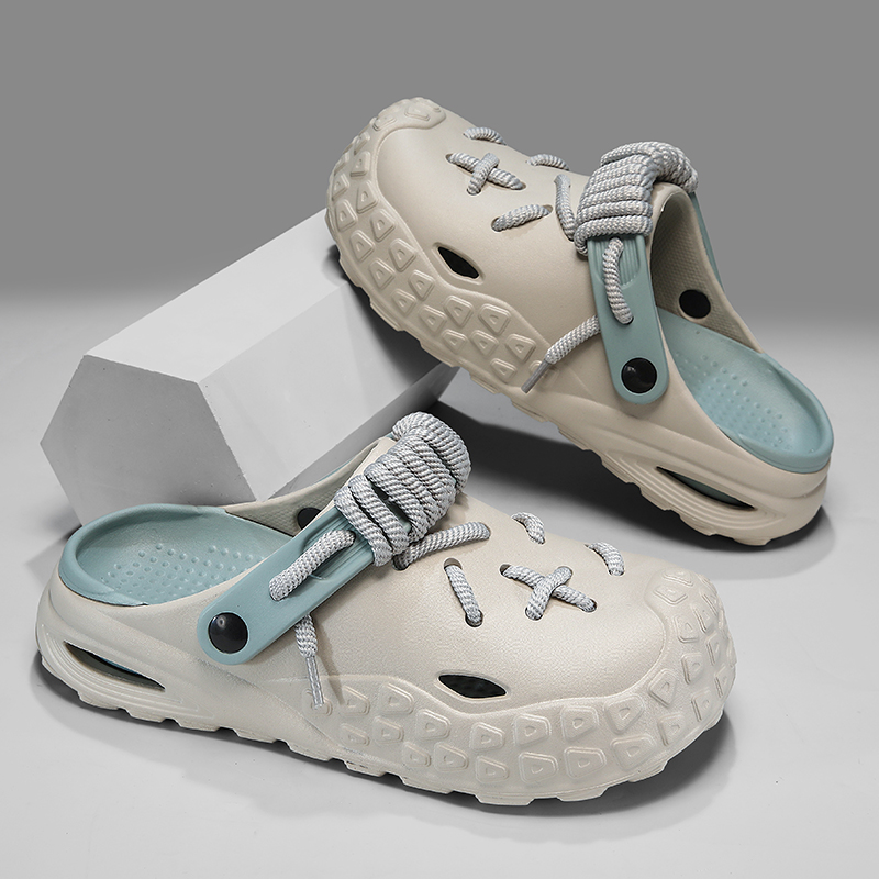 Adjustable women's Echo Laced Slides. Enjoy custom comfort in these casual shoes.